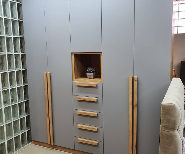 Ανοιγόμενη ντουλάπα Famoso 116