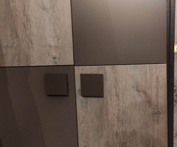 Ανοιγόμενη ντουλάπα Arianna 051 Ανοιγόμενη ντουλάπα Arianna 051