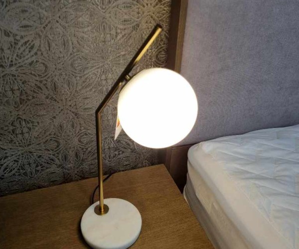 Επιτραπέζιο φωτιστικό 028