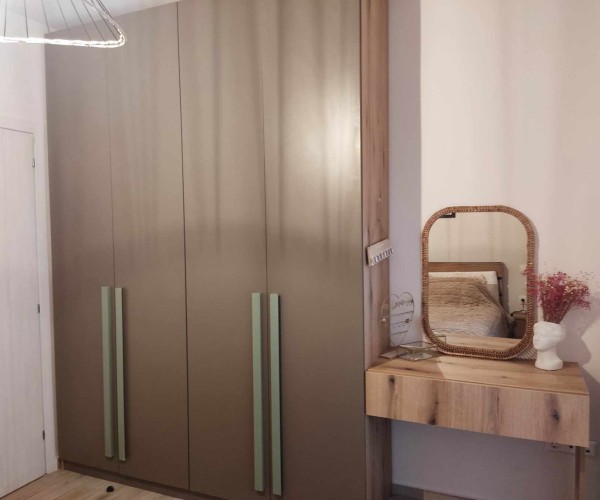 Ανοιγόμενη ντουλάπα Katy 110