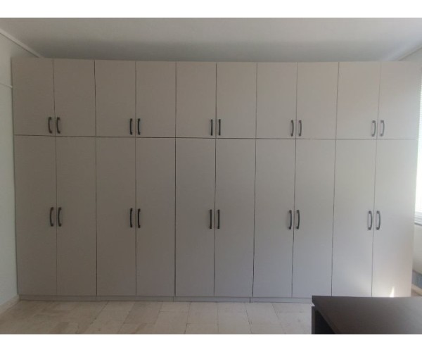 Ανοιγόμενη ντουλάπα Aria 111