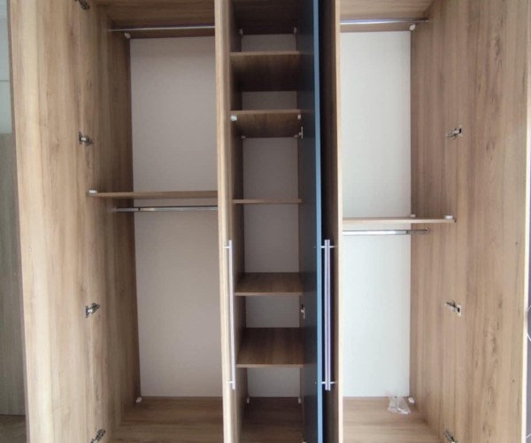 Ανοιγόμενη ντουλάπα June 117