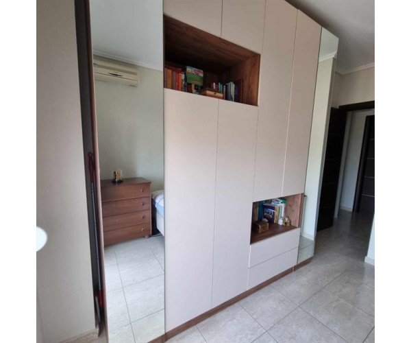 Ανοιγόμενη ντουλάπα Luisa 114