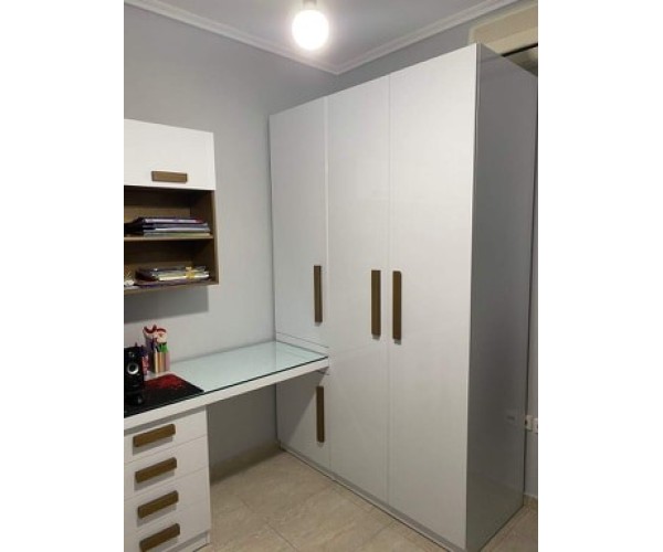 Ανοιγόμενη ντουλάπα Zara 086